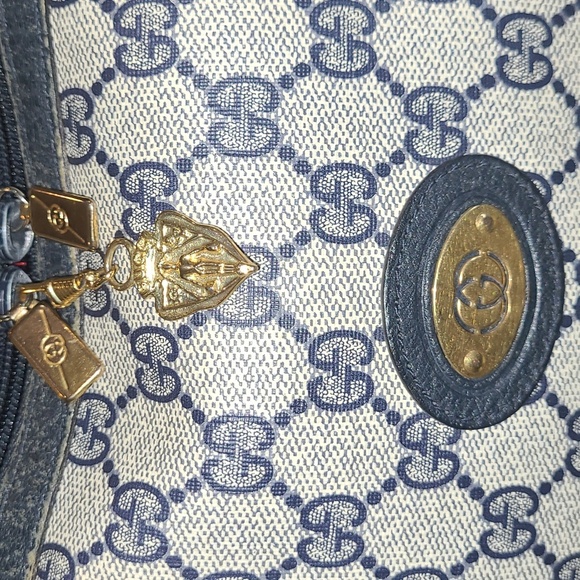 ***SOLD**GUCCI MONOGRAM 2- WAY BAG WITH DUAL ZIPPERS & REMOVEABLE STRAP - Picture 4 of 16